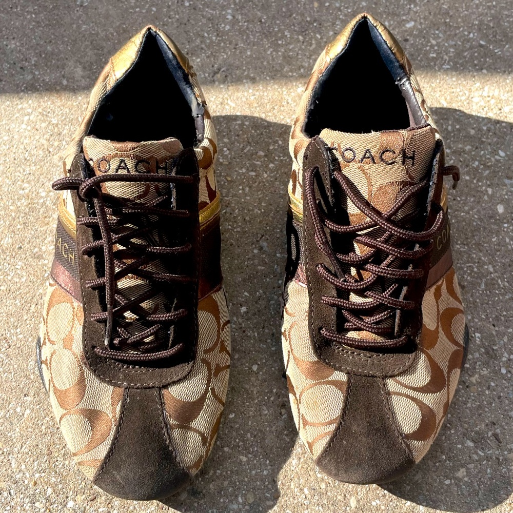 Woman’s coach shoes good condition